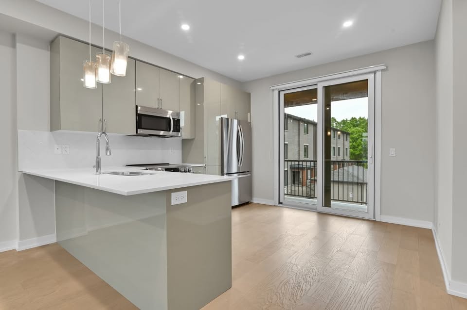 2 Bedroom Upper Townhouse Suite