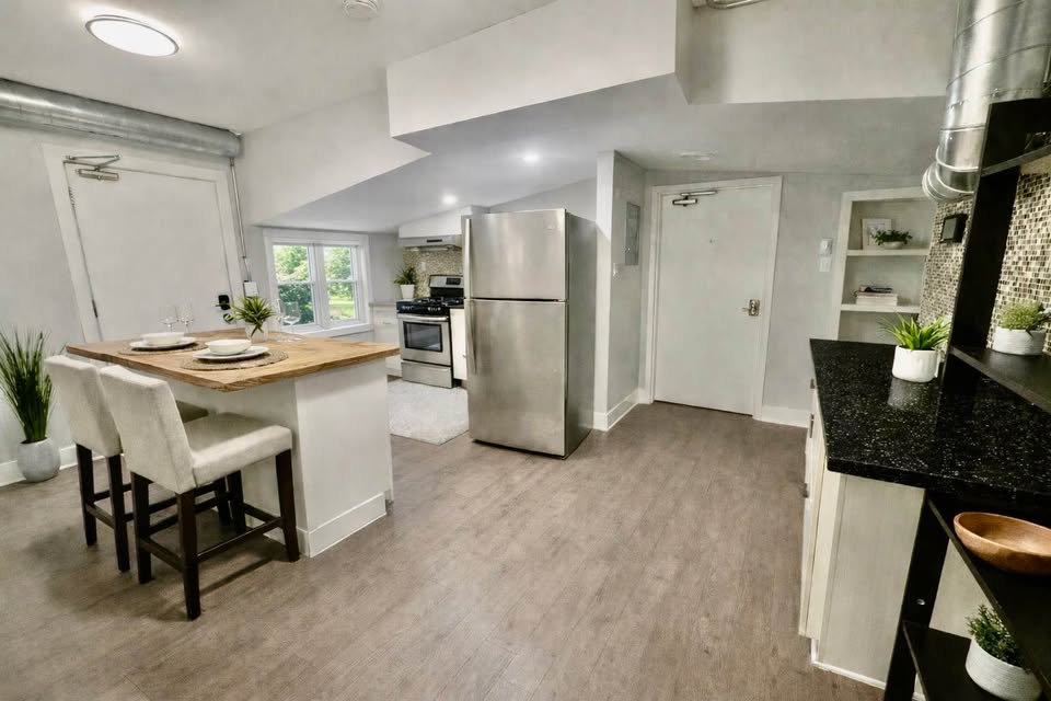 Stylish 1 Bedroom Suite in Prime Location Downtown