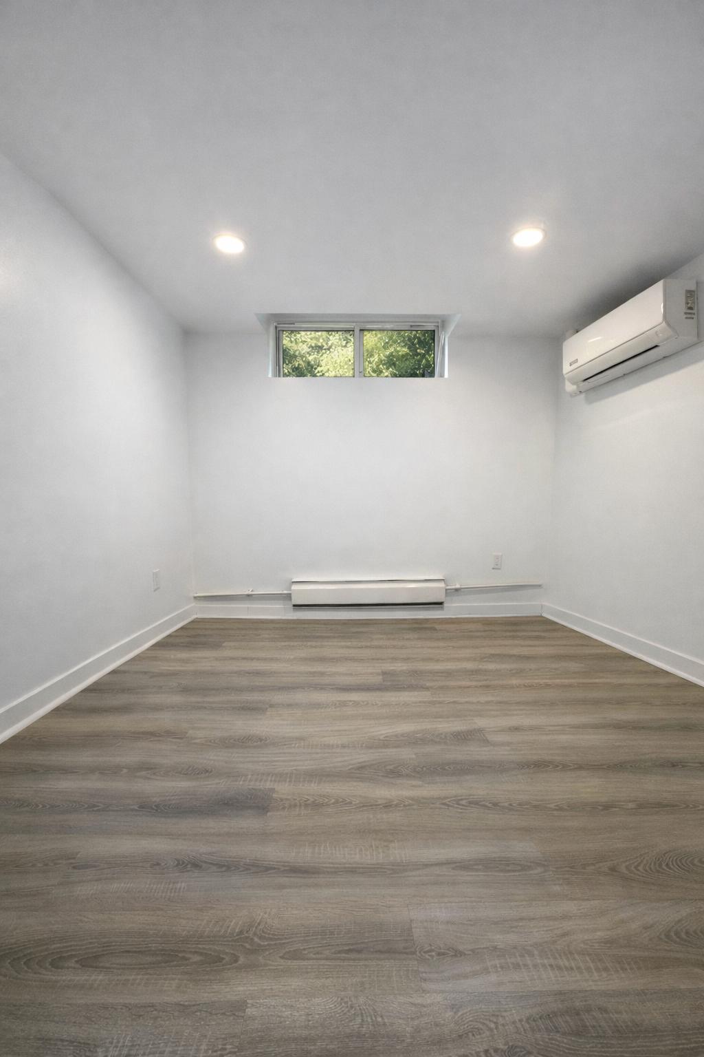 Cozy 1-bedroom basement apartment steps from the Rideau Canal in the Glebe.